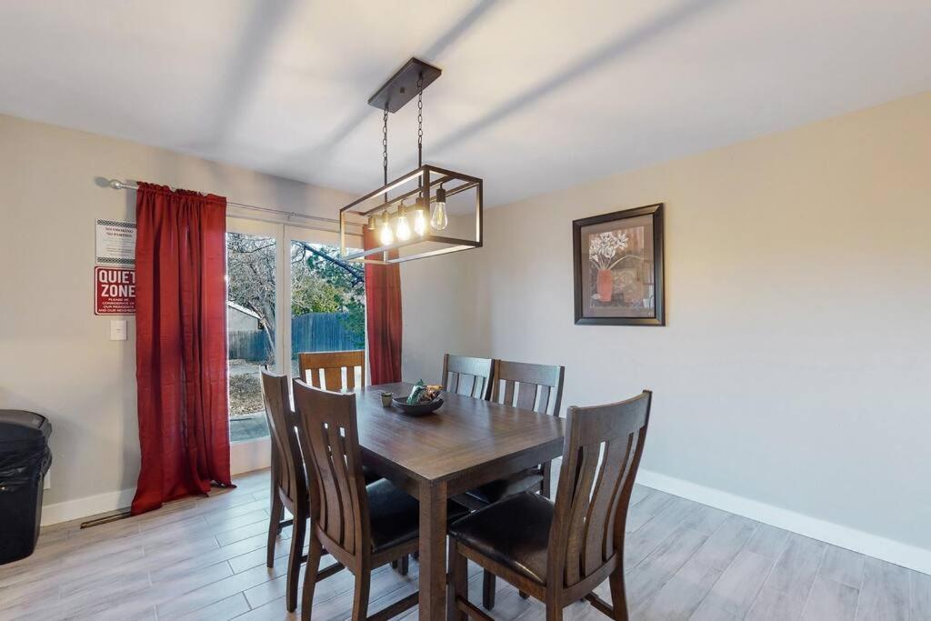 Large Remodeled Home With 5 Bedrooms 4 King Bed Centennial Exterior foto